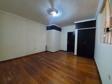 Venta de casa rentera- Ubicada en Torocacocha- Cuenca