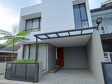 full furnish rumah siap huni 2 lantai di jalan kaliurang km 13 dekat ke uii pusat