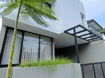 full furnish rumah siap huni 2 lantai di jalan kaliurang km 13 dekat ke uii pusat