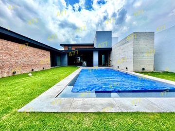 RESIDENCIA EN VENTA (CUMBRES DEL CAMPESTRE)