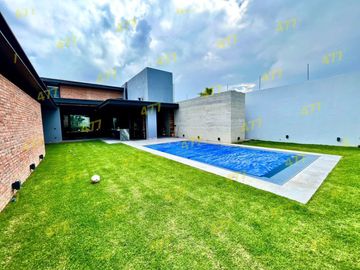 RESIDENCIA EN VENTA (CUMBRES DEL CAMPESTRE)