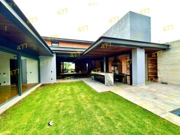 RESIDENCIA EN VENTA (CUMBRES DEL CAMPESTRE)