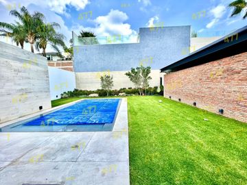 RESIDENCIA EN VENTA (CUMBRES DEL CAMPESTRE)