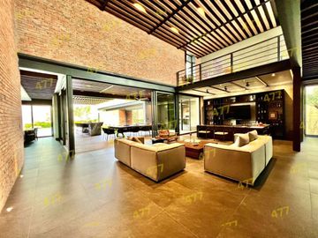 RESIDENCIA EN VENTA (CUMBRES DEL CAMPESTRE)