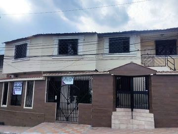 Venta Casa Rentera 3 departamentos La Alborada Guayaquil