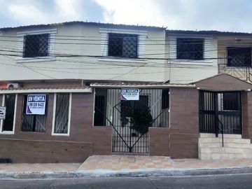 Venta Casa Rentera 3 departamentos La Alborada Guayaquil