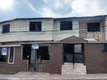 Venta Casa Rentera 3 departamentos La Alborada Guayaquil