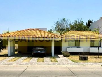 CASA DE UNA PLANTA EN VENTA (CLUB DE GOLF LA HACIENDA)