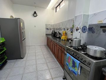 De Venta Excelente Propiedad Residencial Comercial apta para Alquileres en Airbnb tiene 3 deptos, 7 dormitorios c/u con baño, Garaje para 5 vehículos