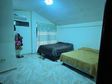 De Venta Excelente Propiedad Residencial Comercial apta para Alquileres en Airbnb tiene 3 deptos, 7 dormitorios c/u con baño, Garaje para 5 vehículos