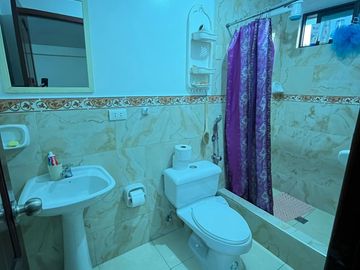 De Venta Excelente Propiedad Residencial Comercial apta para Alquileres en Airbnb tiene 3 deptos, 7 dormitorios c/u con baño, Garaje para 5 vehículos