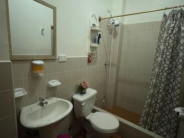 De Venta Excelente Propiedad Residencial Comercial apta para Alquileres en Airbnb tiene 3 deptos, 7 dormitorios c/u con baño, Garaje para 5 vehículos