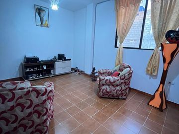 De Venta Excelente Propiedad Residencial Comercial apta para Alquileres en Airbnb tiene 3 deptos, 7 dormitorios c/u con baño, Garaje para 5 vehículos