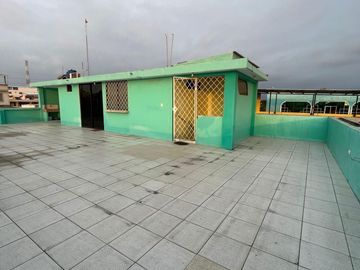 De Venta Excelente Propiedad Residencial Comercial apta para Alquileres en Airbnb tiene 3 deptos, 7 dormitorios c/u con baño, Garaje para 5 vehículos