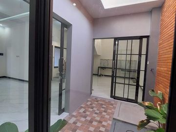 rumah baru 2 lantai siap huni dekat stadion maguwoharjo