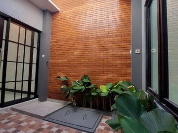 rumah baru 2 lantai siap huni dekat stadion maguwoharjo