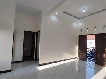 rumah baru 2 lantai siap huni dekat stadion maguwoharjo