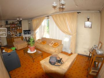 Vendemos casa en esquina de 5 dormitorios con 2 baños en Avenida Principal