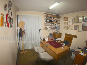 Vendemos casa en esquina de 5 dormitorios con 2 baños en Avenida Principal