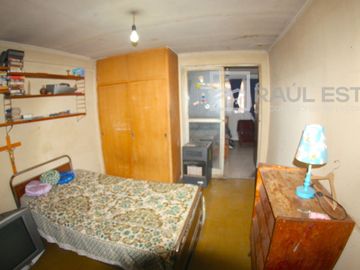 Vendemos casa en esquina de 5 dormitorios con 2 baños en Avenida Principal