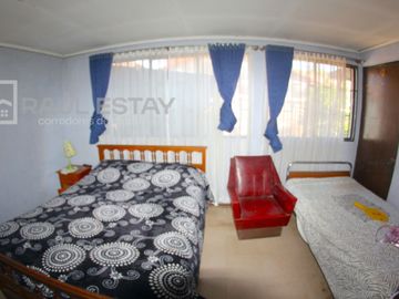 Vendemos casa en esquina de 5 dormitorios con 2 baños en Avenida Principal