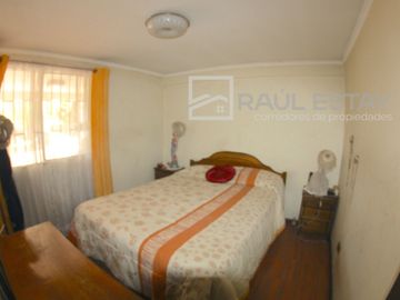 Vendemos casa en esquina de 5 dormitorios con 2 baños en Avenida Principal
