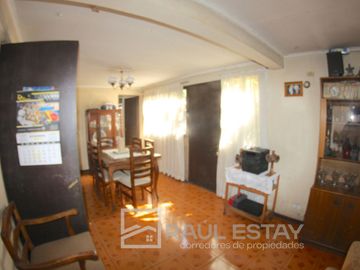 Vendemos casa en esquina de 5 dormitorios con 2 baños en Avenida Principal