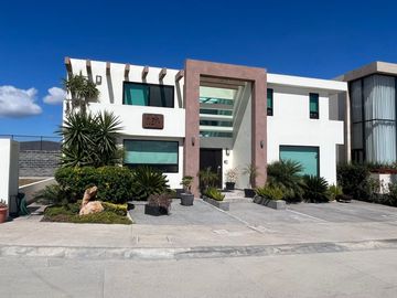 Casa en venta de tres recámaras en la zona Plateada