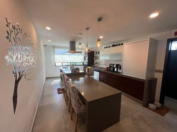 Casa en venta de tres recámaras en la zona Plateada