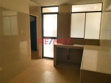 Increíble Oportunidad: Amplio y Espacioso Departamento de 4 Habitaciones, Urbanización Santo Domingo - Etapa 12