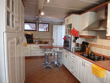 CASA EN VITACURA A PASOS LUIS PASTEUR