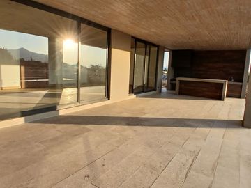 ESPECTACULAR CASA NUEVA EN CONDOMINIO POLO DE MANQUEHUE CHICUREO