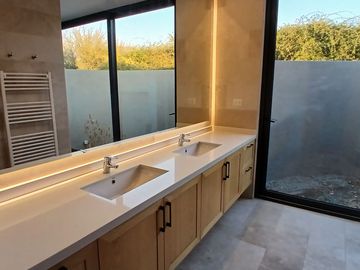 ESPECTACULAR CASA NUEVA EN CONDOMINIO POLO DE MANQUEHUE CHICUREO