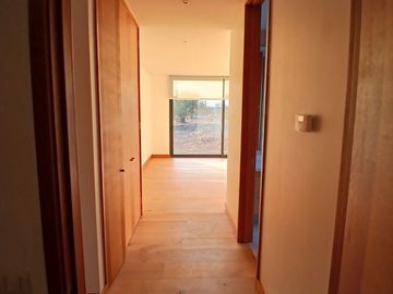ESPECTACULAR CASA NUEVA EN CONDOMINIO POLO DE MANQUEHUE CHICUREO