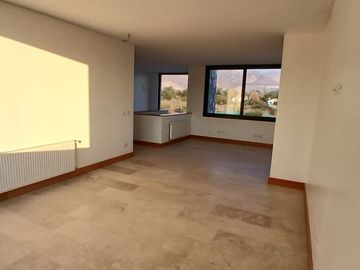 ESPECTACULAR CASA NUEVA EN CONDOMINIO POLO DE MANQUEHUE CHICUREO
