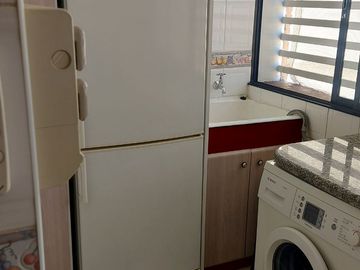 Ven a conocer este departamento en venta de 130m², excelente sector residencia Amoblado comuna de las Condes