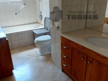 Ven a conocer este departamento en venta de 130m², excelente sector residencia Amoblado comuna de las Condes