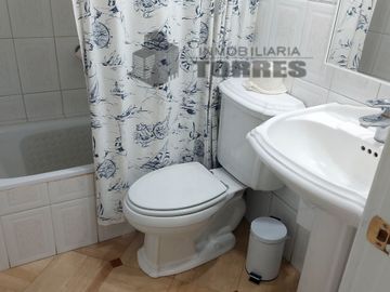 Ven a conocer este departamento en venta de 130m², excelente sector residencia Amoblado comuna de las Condes
