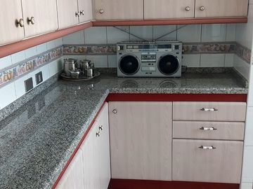 Ven a conocer este departamento en venta de 130m², excelente sector residencia Amoblado comuna de las Condes