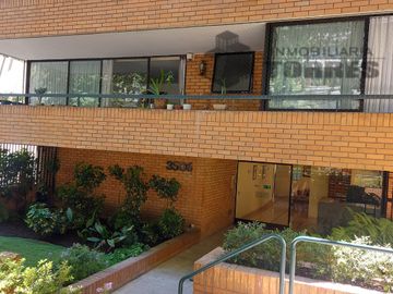 Ven a conocer este departamento en venta de 130m², excelente sector residencia Amoblado comuna de las Condes