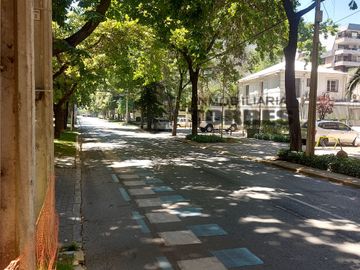 Ven a conocer este departamento en venta de 130m², excelente sector residencia Amoblado comuna de las Condes