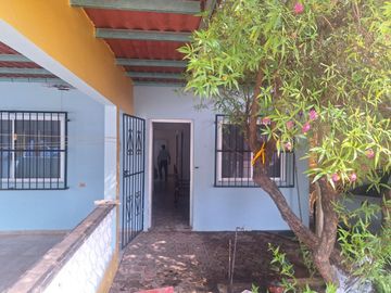 SE VENDE BONITA Y AMPLIA CASA EN JAMAPA