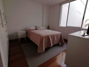 VENDO AMPLIO DEPARTAMENTO 3 DORMITORIOS EN LA MOLINA