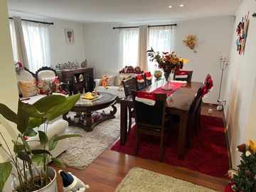 CASA EN VENTA | 4 DORMITORIOS - 3 BAÑOS - 4 ESTACIONAMIENTOS | FALDEOS DE CURAUMA - AV. LAS TABLAS / PARIS