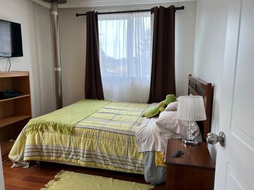 CASA EN VENTA | 4 DORMITORIOS - 3 BAÑOS - 4 ESTACIONAMIENTOS | FALDEOS DE CURAUMA - AV. LAS TABLAS / PARIS