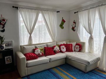 CASA EN VENTA | 4 DORMITORIOS - 3 BAÑOS - 4 ESTACIONAMIENTOS | FALDEOS DE CURAUMA - AV. LAS TABLAS / PARIS