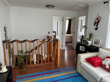 CASA EN VENTA | 4 DORMITORIOS - 3 BAÑOS - 4 ESTACIONAMIENTOS | FALDEOS DE CURAUMA - AV. LAS TABLAS / PARIS