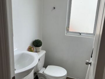 CASA EN VENTA | 4 DORMITORIOS - 3 BAÑOS - 4 ESTACIONAMIENTOS | FALDEOS DE CURAUMA - AV. LAS TABLAS / PARIS