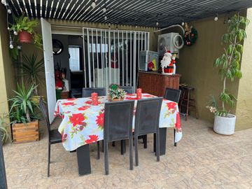 CASA EN VENTA | 4 DORMITORIOS - 3 BAÑOS - 4 ESTACIONAMIENTOS | FALDEOS DE CURAUMA - AV. LAS TABLAS / PARIS