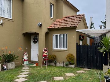CASA EN VENTA | 4 DORMITORIOS - 3 BAÑOS - 4 ESTACIONAMIENTOS | FALDEOS DE CURAUMA - AV. LAS TABLAS / PARIS